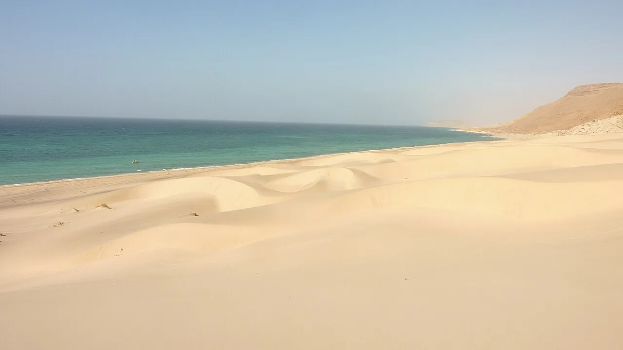 Піщані дюни й море в Сомаліленді