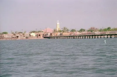 Міст Фадіута через воду біля поселення Міст Фадіута через воду біля поселення