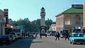 Гверу, годинникова вежа біля дороги Гверу, годинникова вежа біля дороги